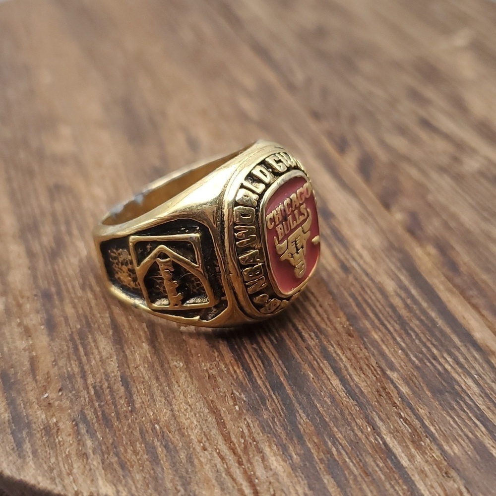 Size 6.5 R639 Chicago bulls ring - Picture 2 of 4